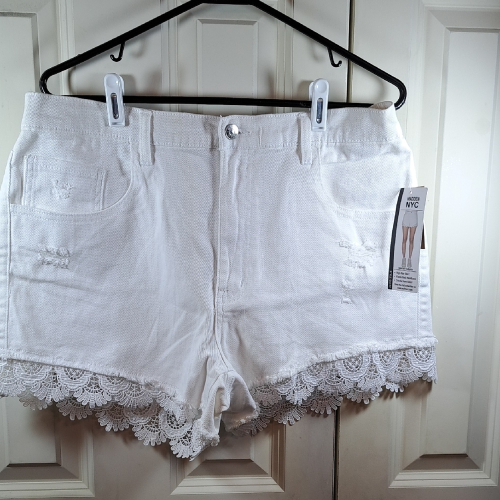 NWT MADDEN NYC DESTRESSED Elegant White Lace Trim Jean Shorts